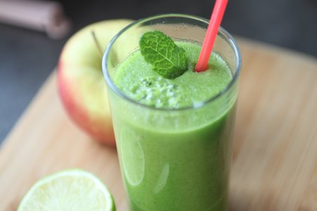 Spinach, apple and cucumber