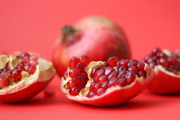 pomegranates, raw
