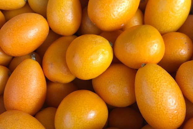 kumquats, raw